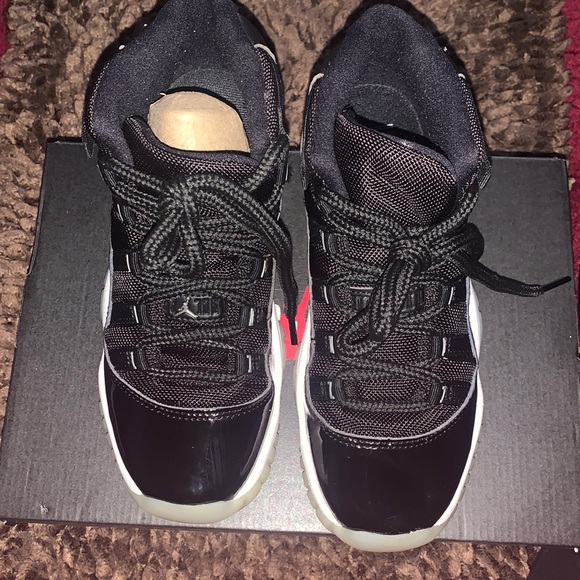 Jordan shoe Black Patent leather with silver and white accent size4.5(GS) - Picture 1 of 3